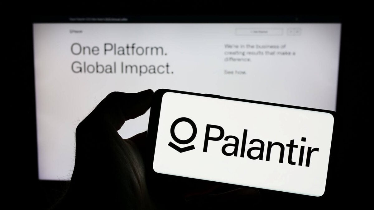 Palantir (PLTR) Stock: Why Two Analysts See 40% Upside Ahead