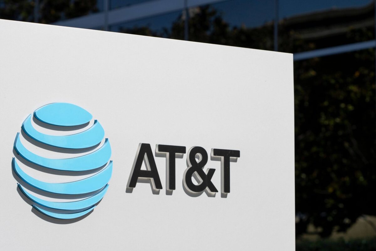 AT&T (T) Stock: Telecom Leader Unveils Massive $250B Infrastructure Investment Plan