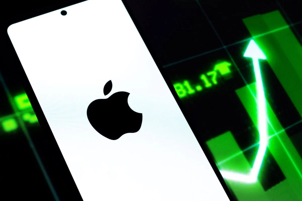 Apple (AAPL) Stock: New Standalone Siri App and AI Features Expected at June WWDC