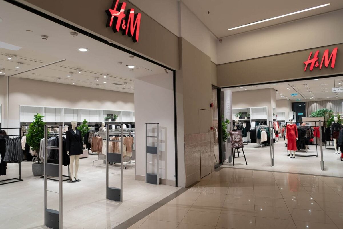 H&M (HMb.ST) Stock Plunges 7% Following Disappointing March Sales Outlook