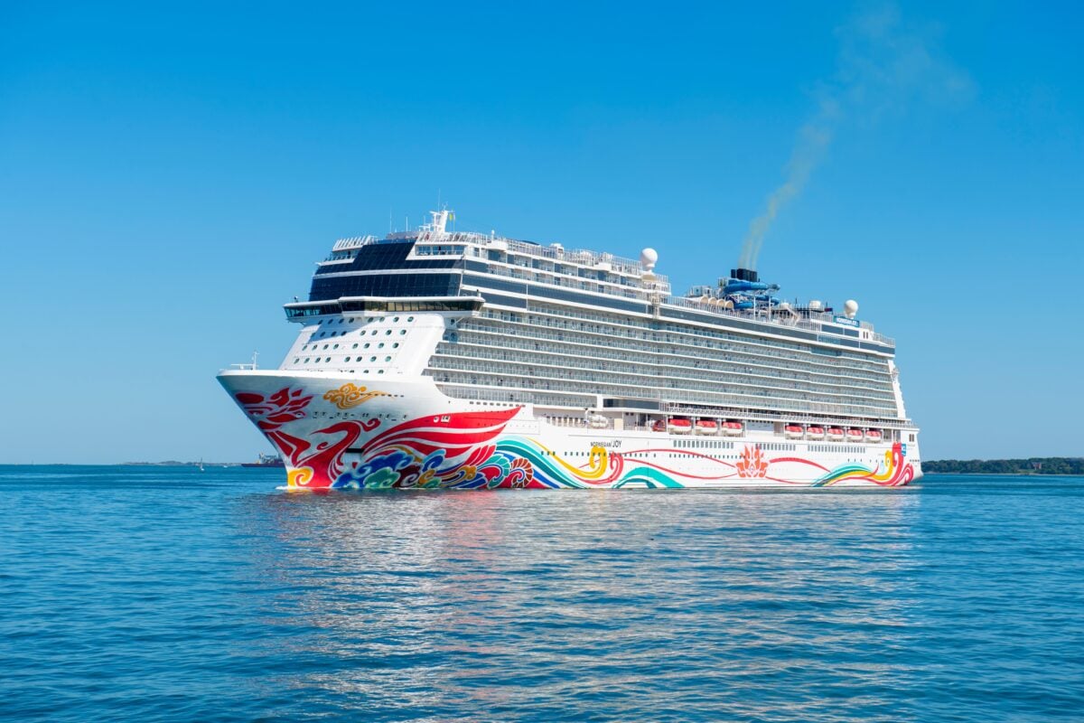 Norwegian Cruise Line (NCLH) Stock Tumbles on Disappointing 2026 Earnings Guidance