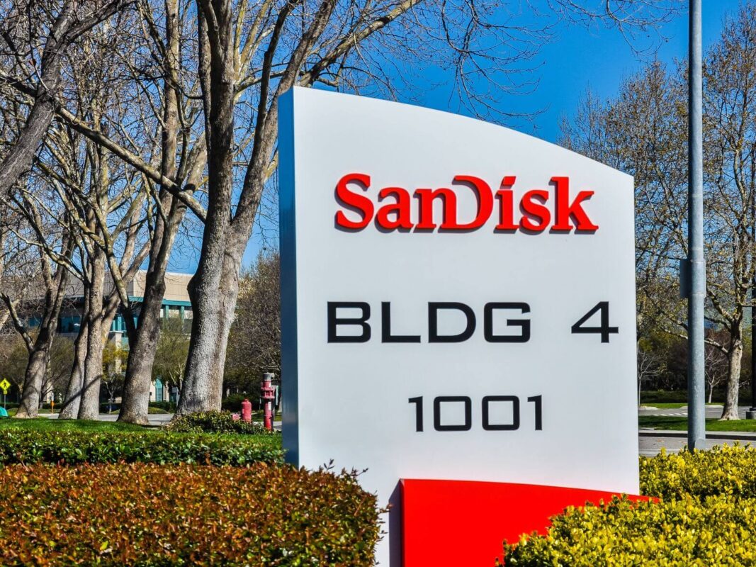 SanDisk (SNDK) Stock Drops 8% Despite Citi’s Bullish $875 Price Target Upgrade