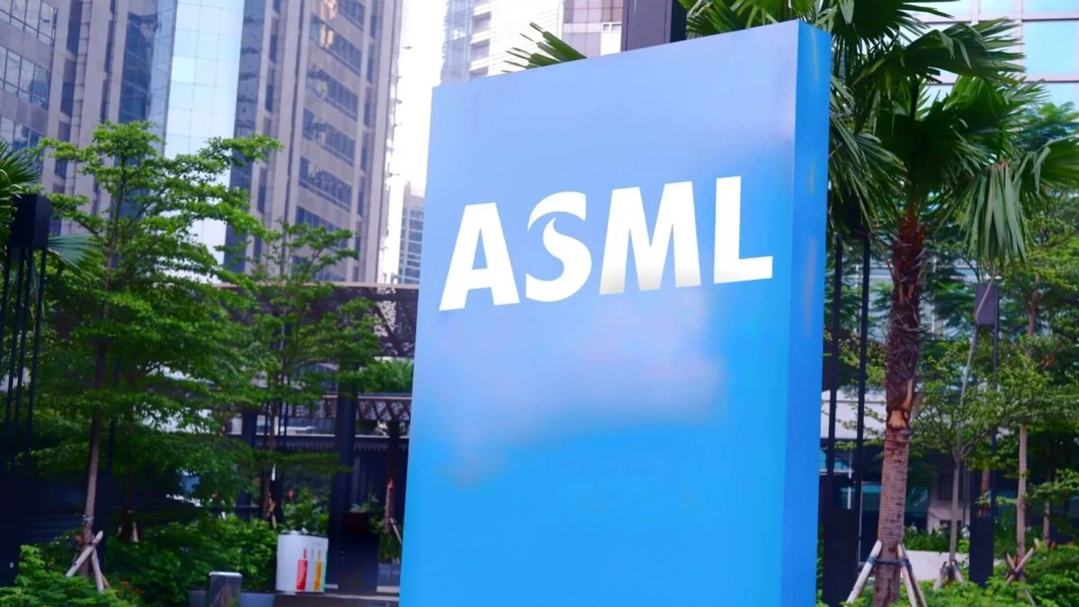 ASML (ASML) Stock Surges 5% as Analysts Reinforce AI Chip Demand Strength