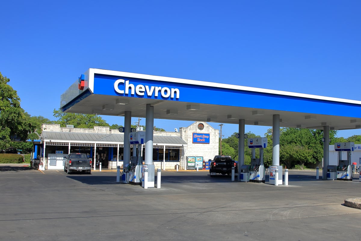 Chevron (CVX) Nears 52-Week Peak: Cramer Advises Holding Despite Insider Sales