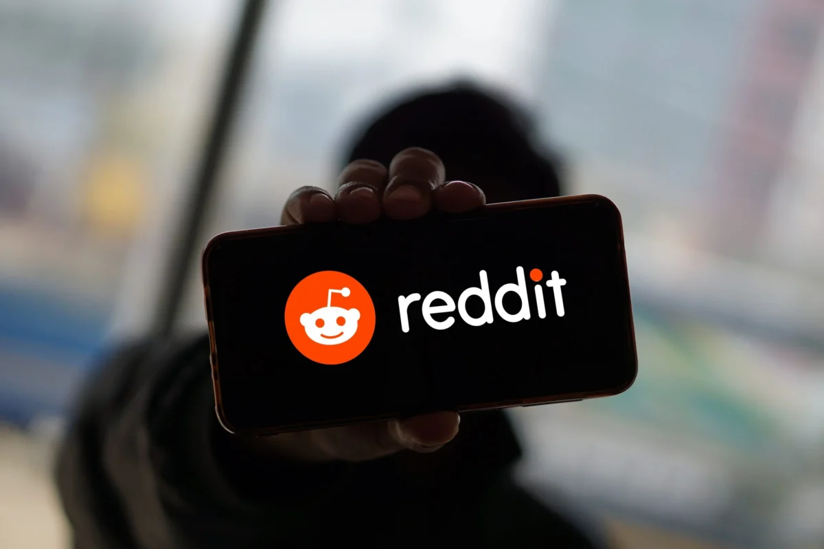 Reddit (RDDT) Stock Plunges 10% Following Major Insider Share Liquidations