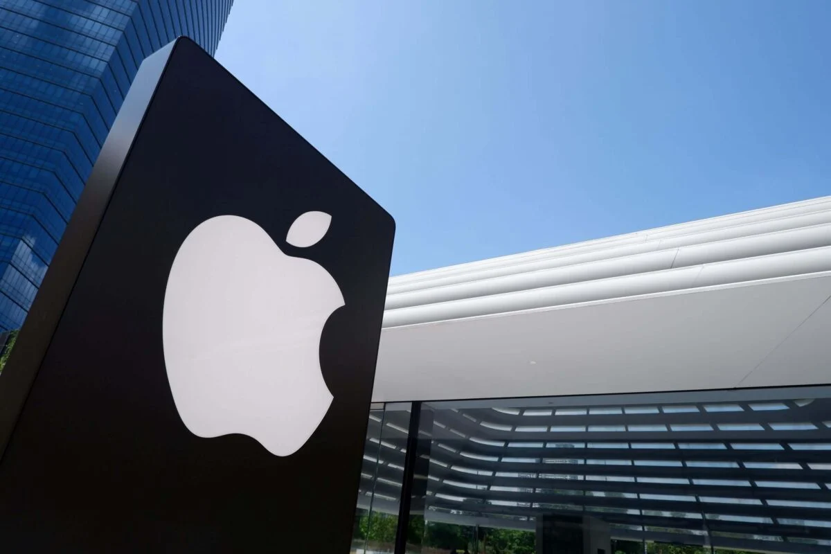 Apple (AAPL) Stock: Goldman Sachs Holds $330 Target Days Before Earnings Report