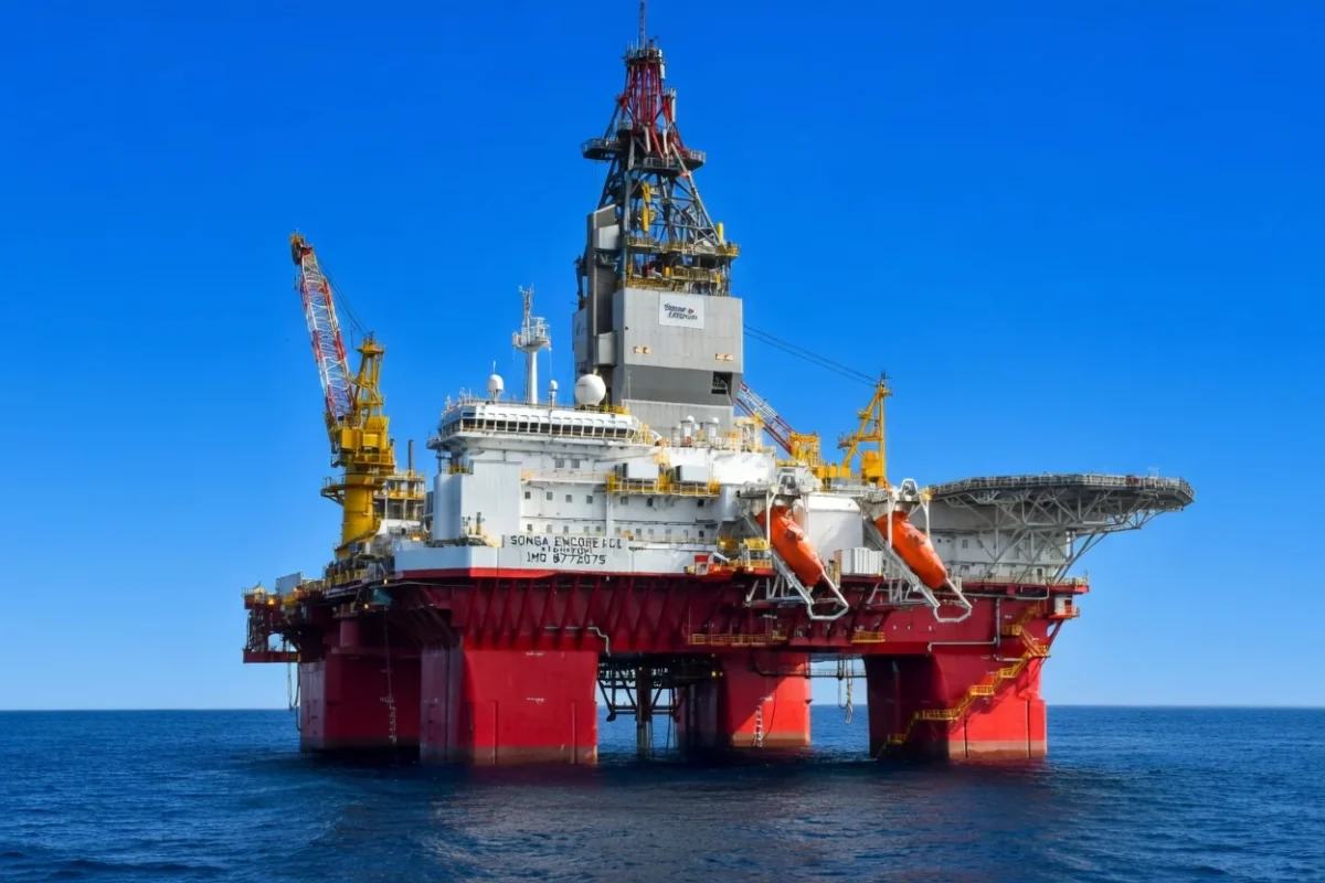 Crude Oil Markets Spike 8% Following Iranian Vessel Seizure and Hormuz Blockade