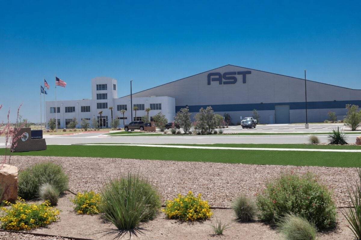AST SpaceMobile (ASTS) Stock Gains Momentum as Major U.S. Carriers Launch Satellite Partnership