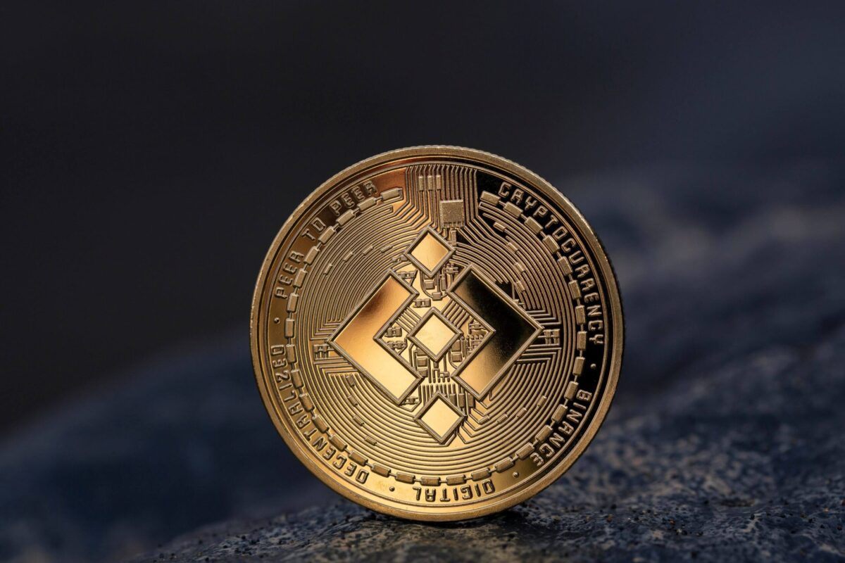 Binance Coin (BNB) Eyes $700 as Grayscale and VanEck Submit Fresh ETF Filings