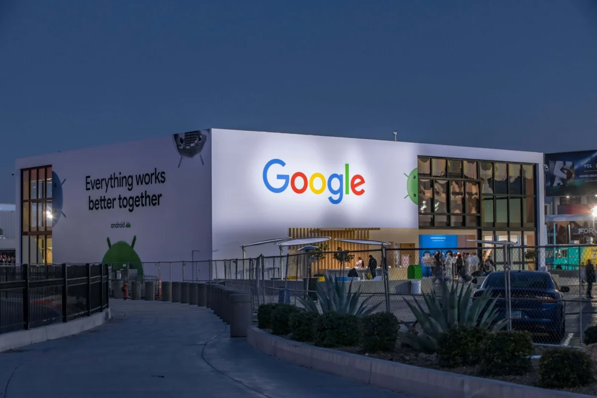 Alphabet (GOOGL) Stock Reaches Record Peak — Can the Momentum Continue?