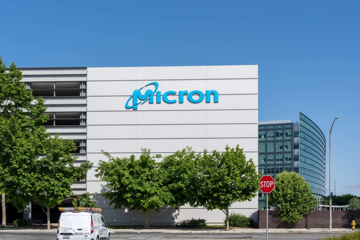 Micron (MU) Stock Soars 35% Following Presidential Praise and Major Wall Street Upgrade