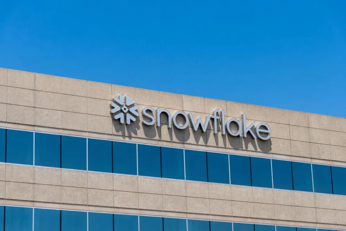 Snowflake (SNOW) Stock Earnings Preview: Analysts Forecast 13.5% Swing on May 27