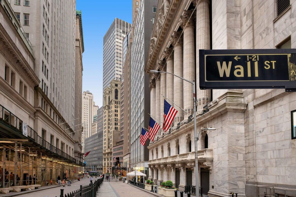 S&P 500 Eyes Historic Ninth Consecutive Weekly Gain as Dell Stock Soars 40%