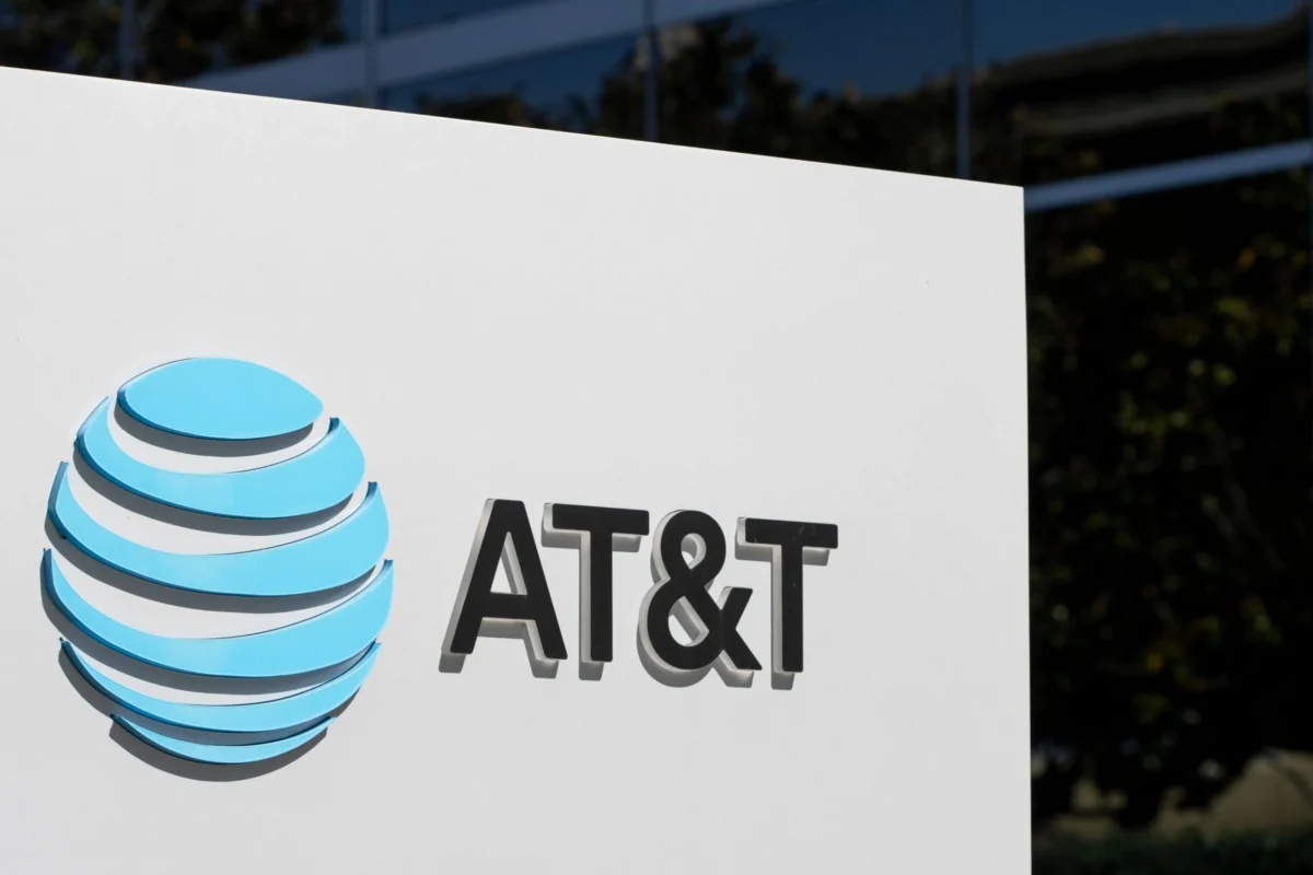 AT&T (T) Stock Plunges 4% on Satellite Broadband Threat from SpaceX and Amazon