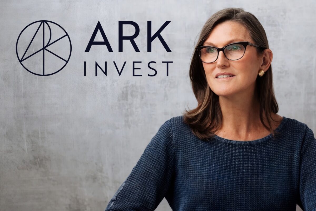 ARK Invest Offloads $100M+ in Roku (ROKU) and Robinhood (HOOD) Stock — Here’s What’s Next