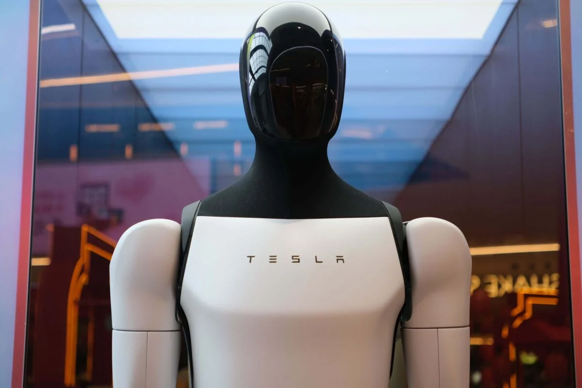 Tesla (TSLA) Stock Dips 3.57% Following OpenAI’s Humanoid Robot Division Announcement