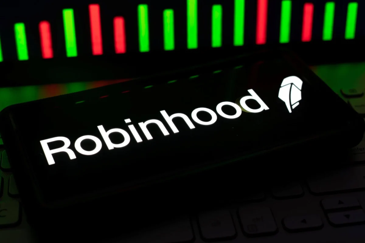 Robinhood (HOOD) Stock Soars Over 11% on Workforce Cuts and Bullish Analyst Calls