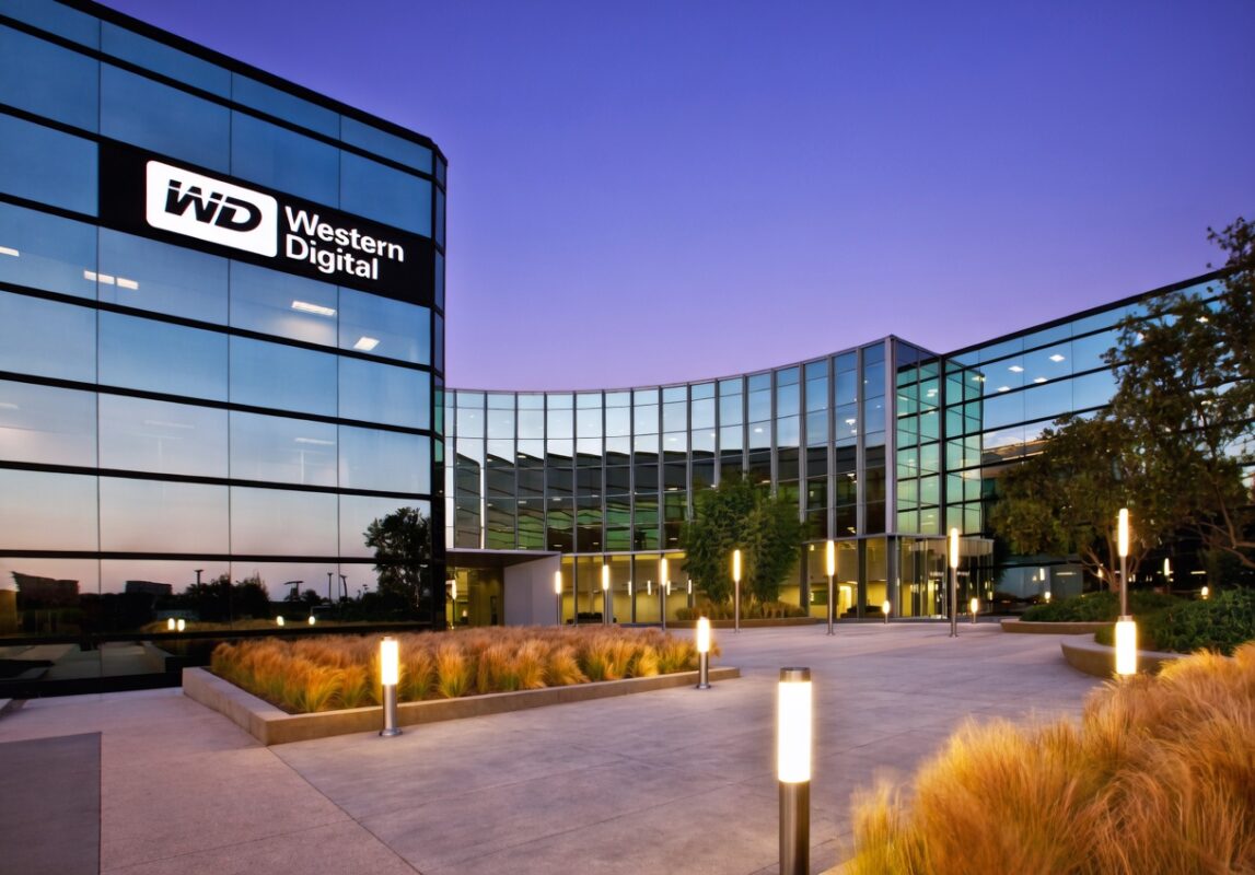 Memory Stocks Surge as Mizuho Sees AI-Driven Supply Crunch Through 2027