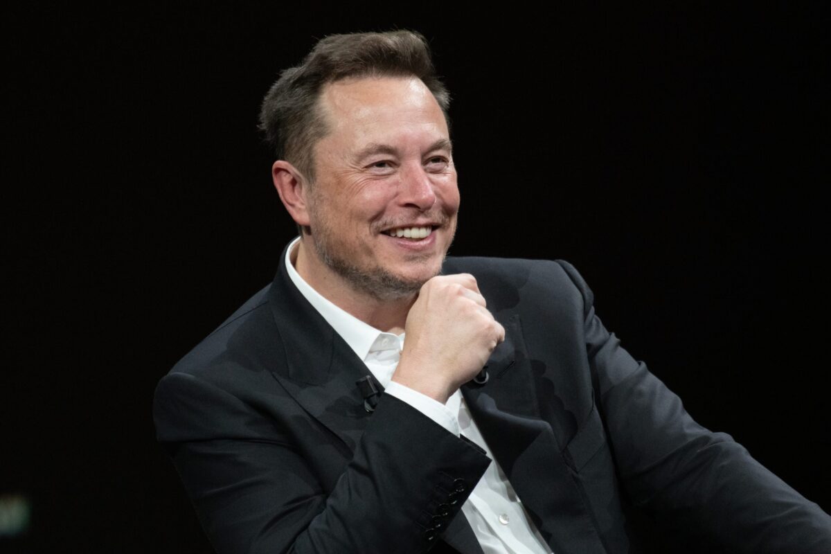 Massive Elon Musk Balloon Appears in Times Square Ahead of SpaceX (SPACE) Stock Market Debut