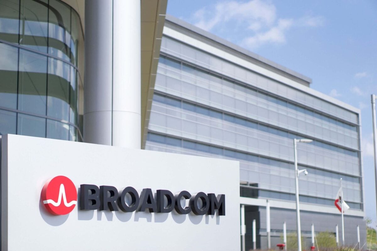 Apple (AAPL) and Broadcom (AVGO) Stock: Massive $30B Chip Manufacturing Partnership Announced