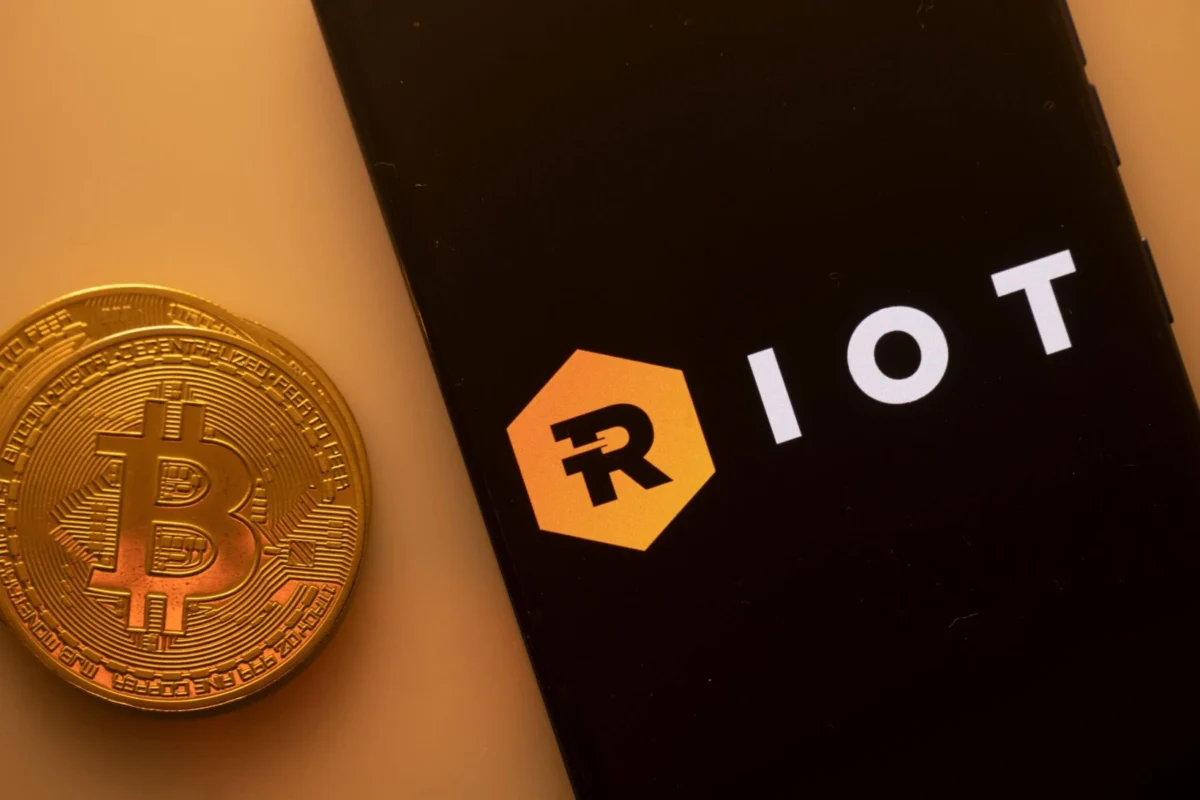 Riot Platforms (RIOT) Stock: 500 BTC Moved to NYDIG Sparks Potential Sale Concerns